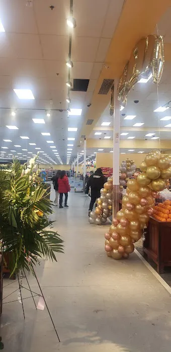 Saraga International Grocery 8