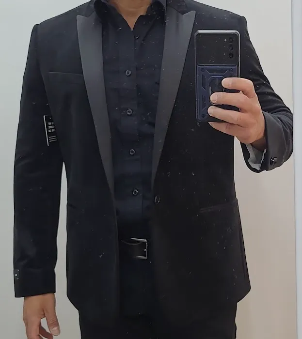 Discount Fashion Warehouse Centerville 0