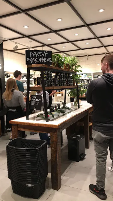 Lush Cosmetics Fashion Mall at Keystone 1