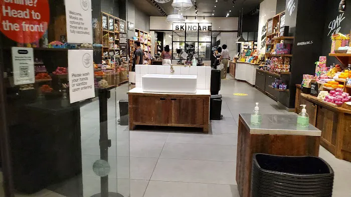Lush Cosmetics Fashion Mall at Keystone 4