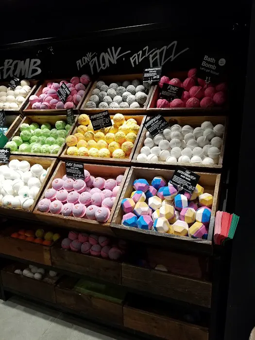 Lush Cosmetics Fashion Mall at Keystone 3