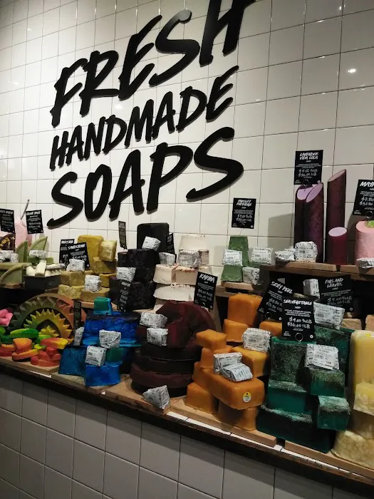 Lush Cosmetics Fashion Mall at Keystone 6