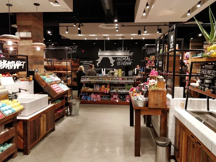 Lush Cosmetics Oakbrook Center 0