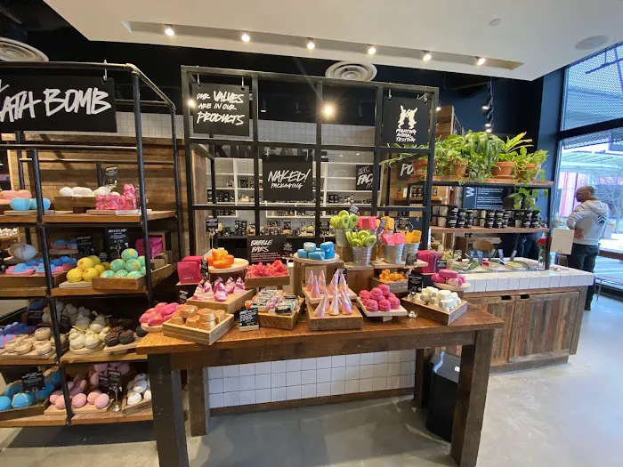 Lush Cosmetics Oakbrook Center 7