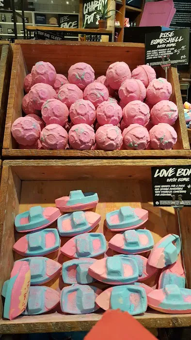 Lush Cosmetics Oakbrook Center 9