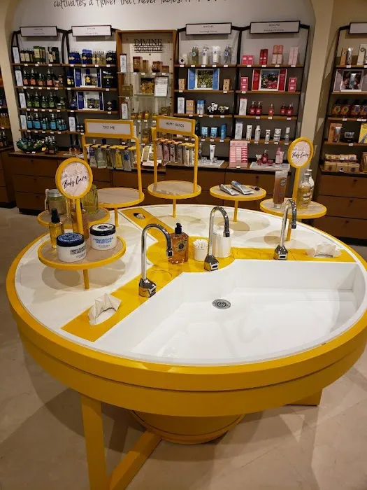 L'OCCITANE EN PROVENCE 8