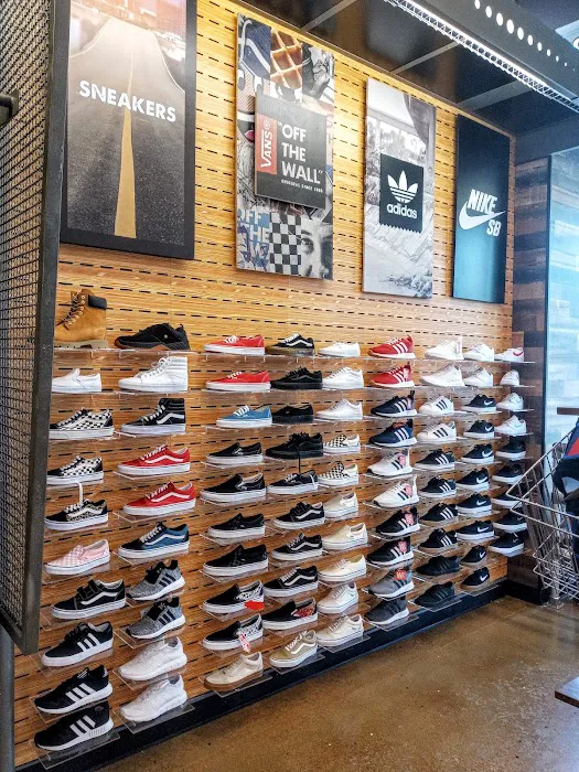 Tillys 0