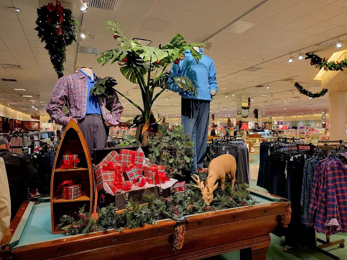 Von Maur 1