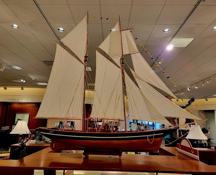 Von Maur 3