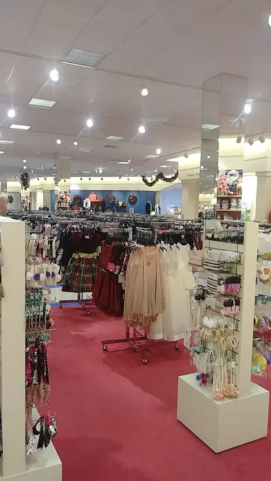 Von Maur 7