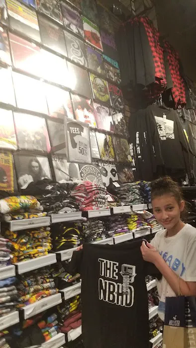 Hot Topic 4
