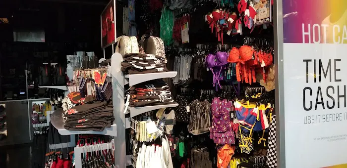 Hot Topic 7