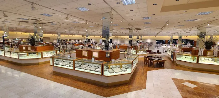 Von Maur 1