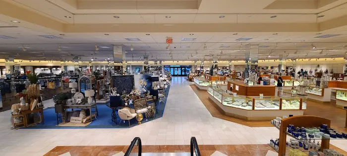 Von Maur 3