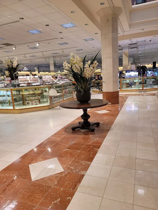 Von Maur 7