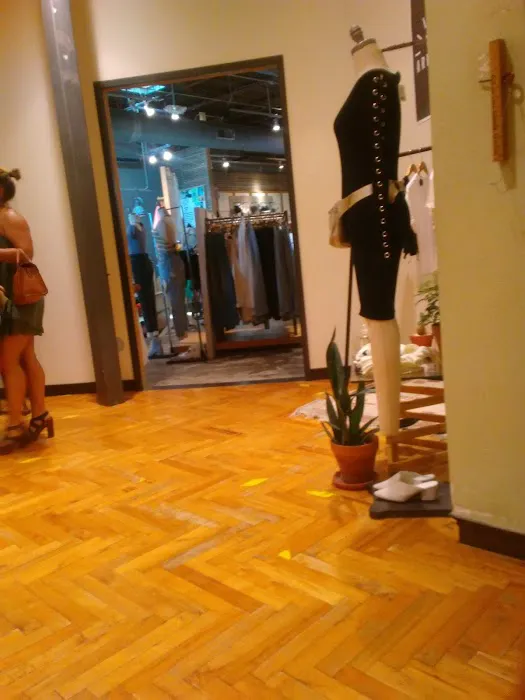 Urban Outfitters 0