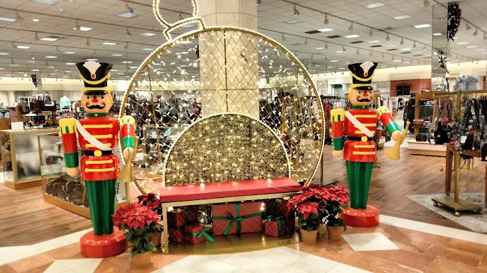 Von Maur 1