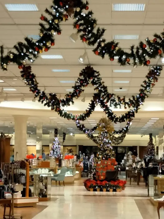 Von Maur 4