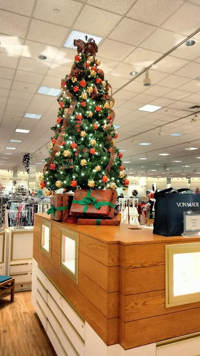 Von Maur 3