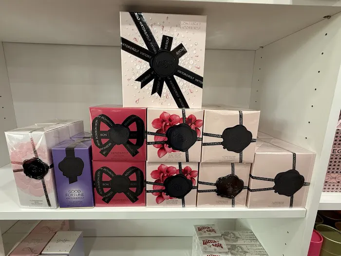Perfume Palace 3