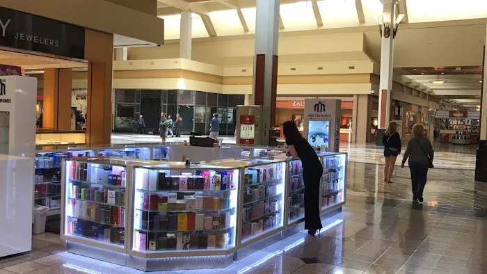 A & R Perfumes - Northgate Mall 5