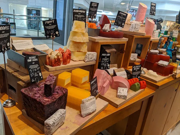 Lush Cosmetics Briarwood 5