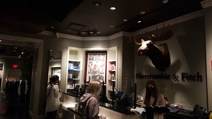 Abercrombie & Fitch 3