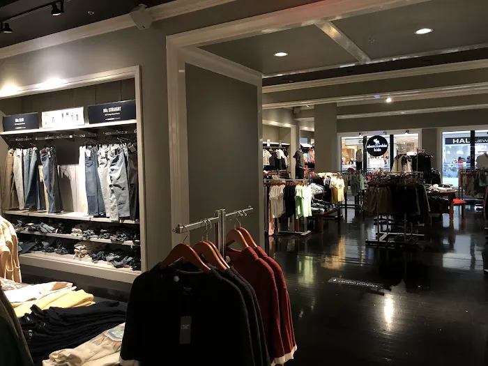 Abercrombie & Fitch 1