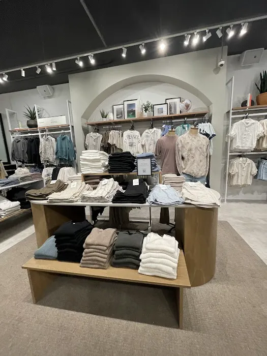 Abercrombie & Fitch 9