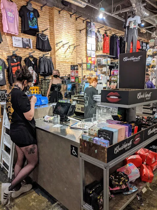 Hot Topic 6