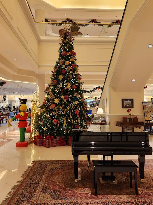 Von Maur 1