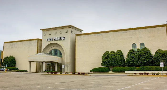 Von Maur 3