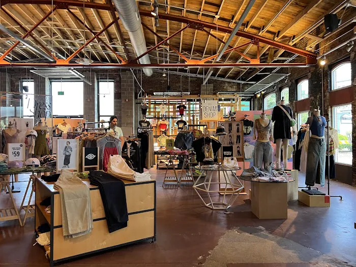 Urban Outfitters 0