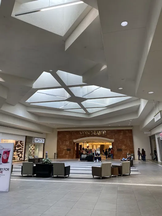Von Maur 3