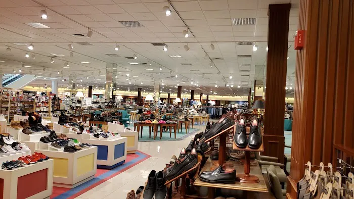 Von Maur 1
