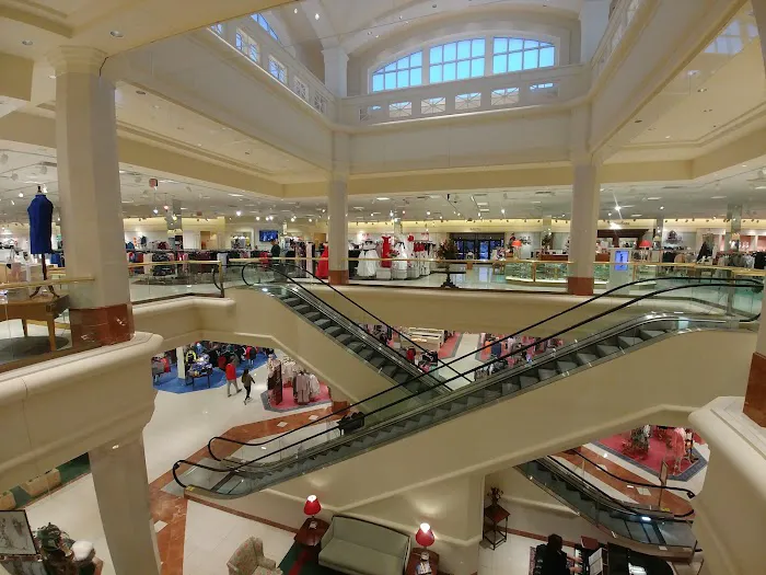 Von Maur 3