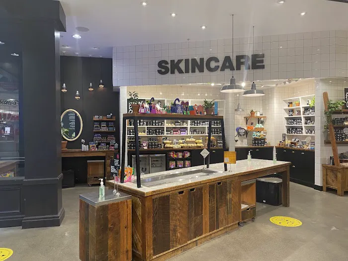 Lush Cosmetics Oxmoor Center 9