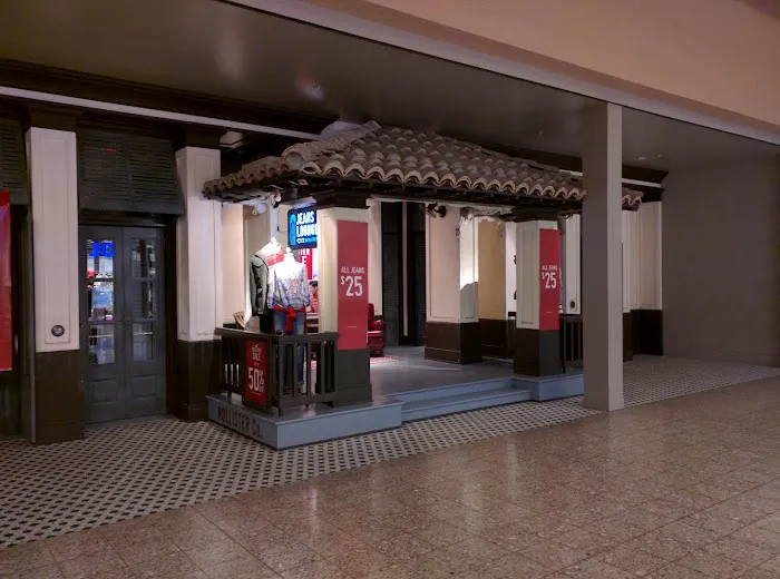 Hollister Co. 1