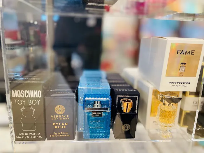Perfume Hut 8