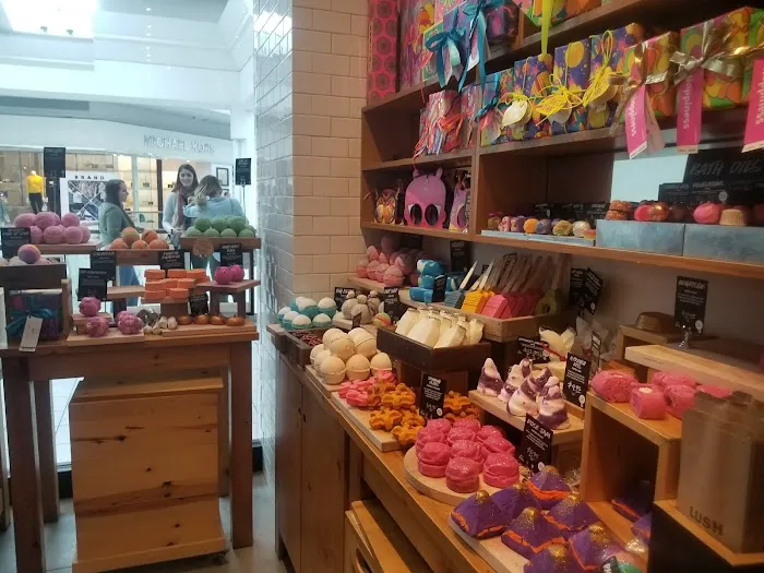 Lush Cosmetics The Mall at Green Hills 9