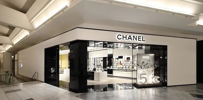 CHANEL FRAGRANCE AND BEAUTY BOUTIQUE 4