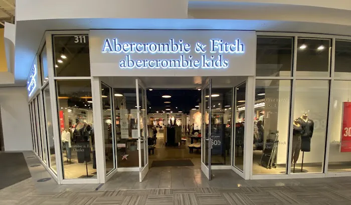 Abercrombie & Fitch 4