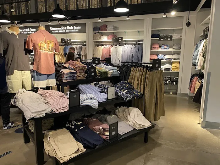 Abercrombie & Fitch 1