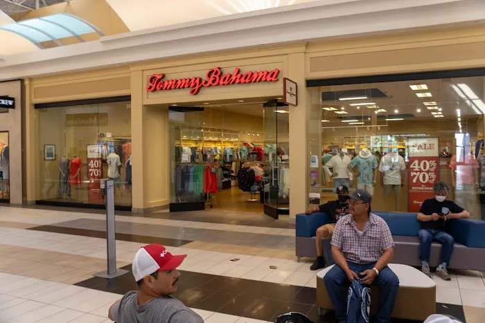 Tommy Bahama Outlet 4
