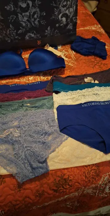 Victoria's Secret & PINK by Victoria's Secret 0