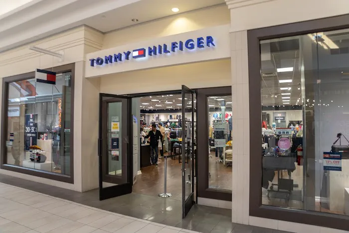 Tommy Hilfiger 1