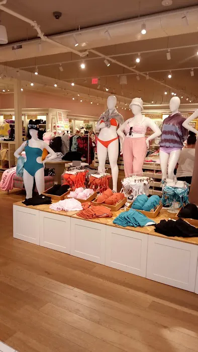 Sunglass Hut at Macy's 3