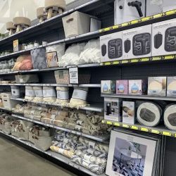 Five Below ico