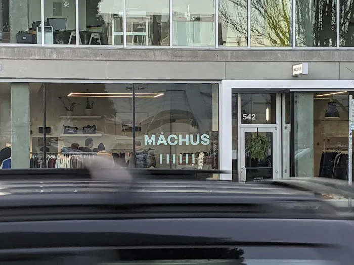 MACHUS 4