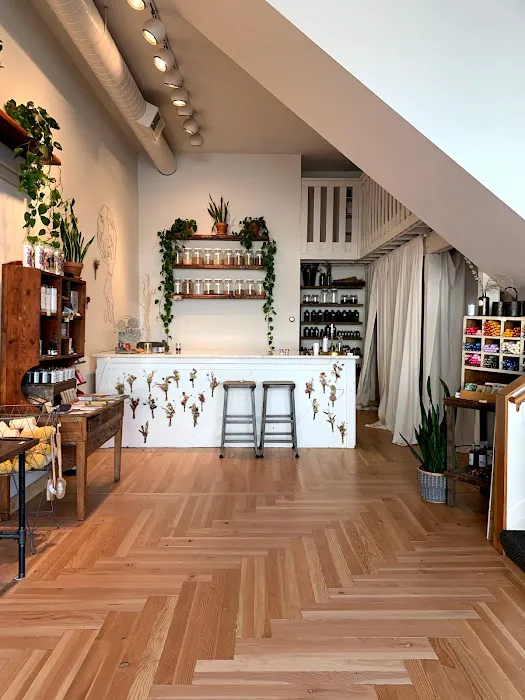 Roots & Crowns Apothecary 7